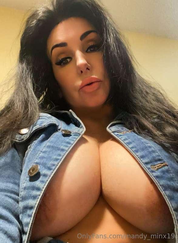 This Big Tittie Hot Milf Loves Draining Balls & Squirting On..