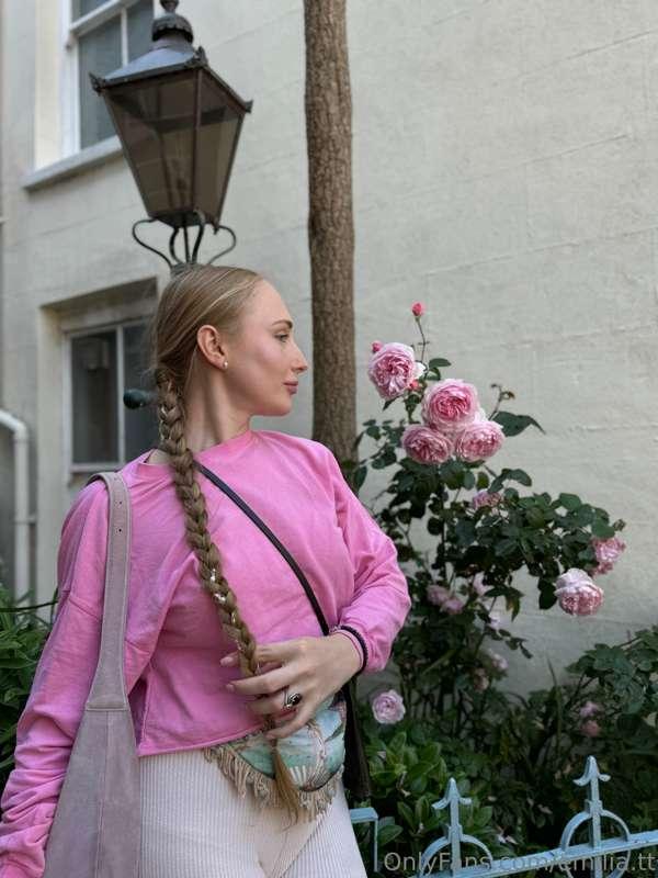 Today was the perfect day for an outdoor walk. The light bre..