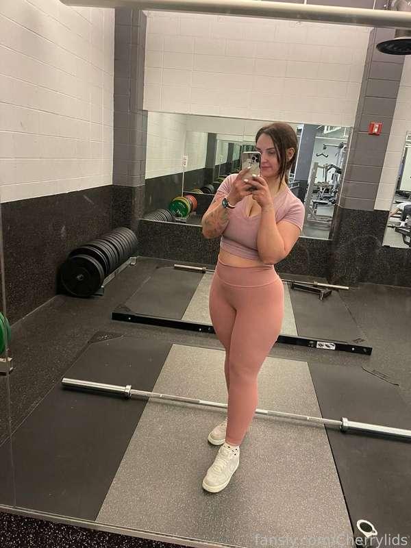 more selfies, MORE! 😁😁


#milf  #pawg #bubblebutt #fitness #butt  #ass #leggings #sport #gym #cherrylids
