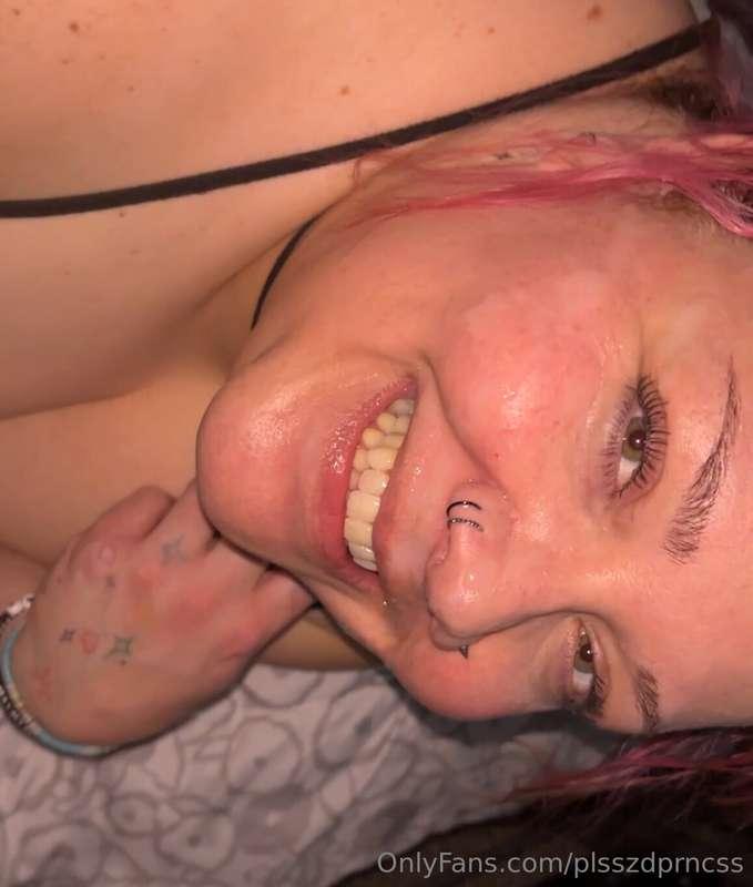 I spy with my little eye something on my face… Wanna see how..