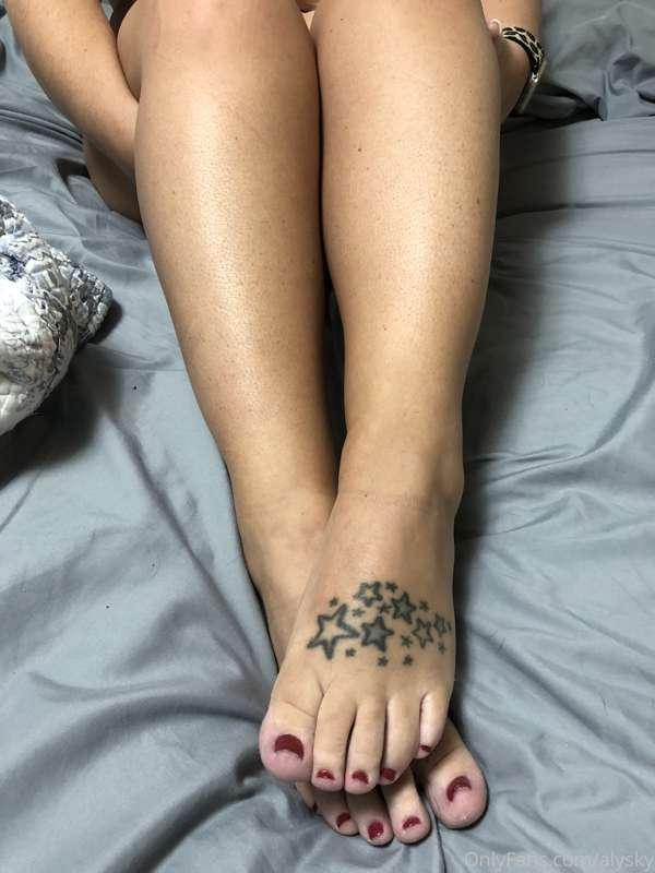Do any of y’all like feet?