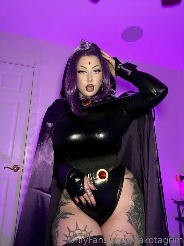 Swipe to watch me twerk in nothing but my robe on 😈

and tip..