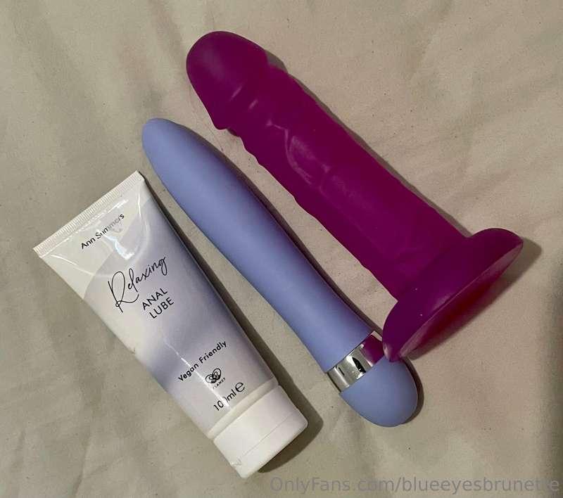 My plans for the evening.. who wants a video?😉🍑