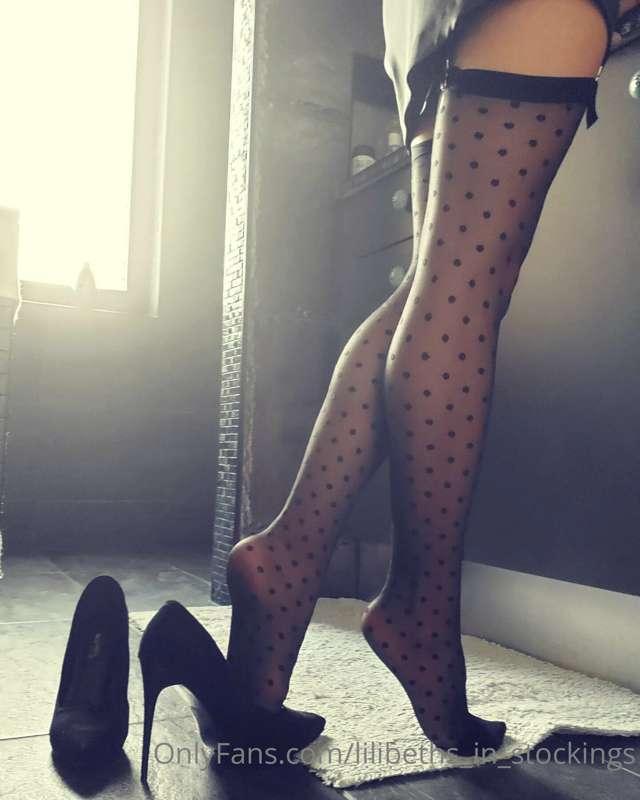 How do you like my polkadot  stockings?? 💋💋💋