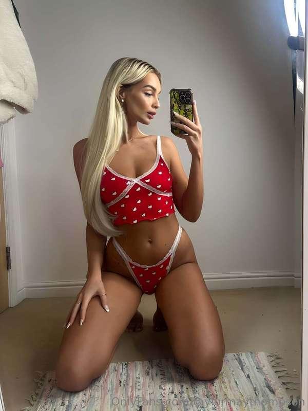 Tell me what you’d do if I looked like this 😘