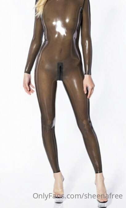 I would love love love to get this beautiful latex suit. Do ..