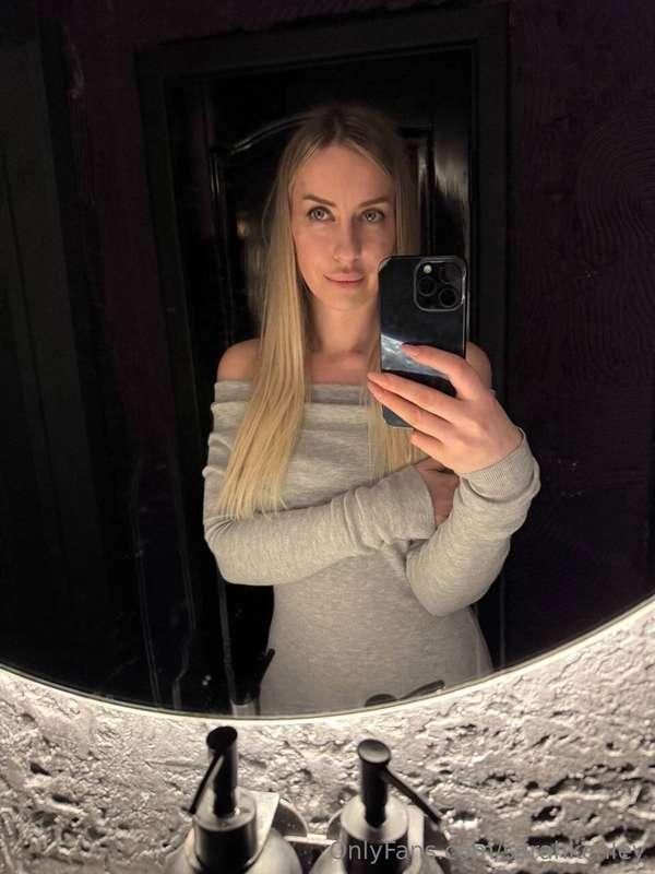 Grey dress suits amazing to my eyes 🩶