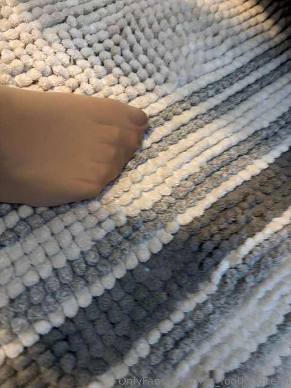 mrs_footjobqueen image #6