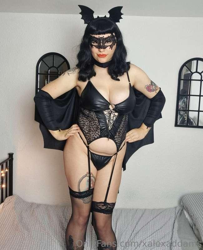 creepy how my bed squeaks 🤭🖤