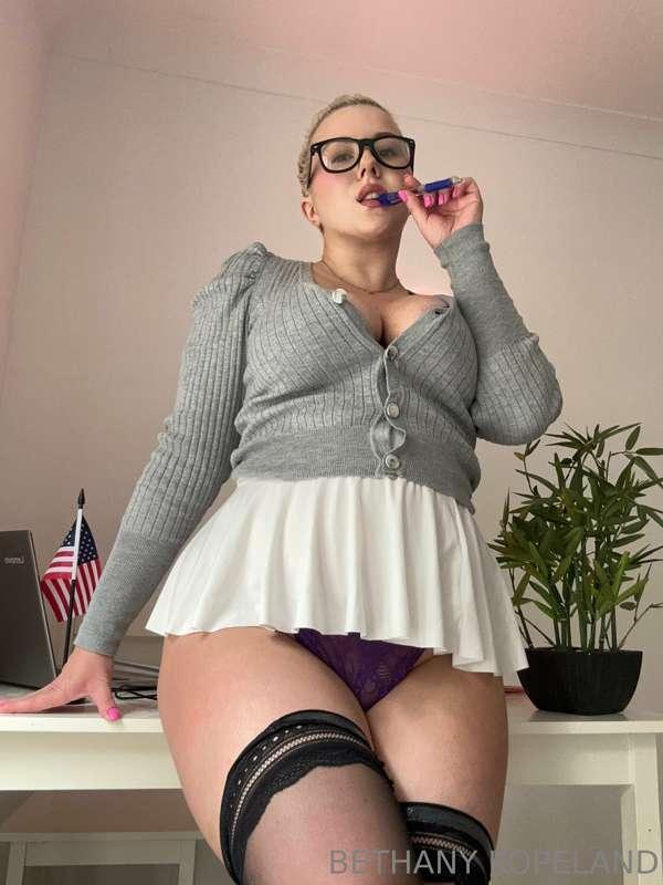 are you doing your work correctly Mr. Employee?? 😠🤪