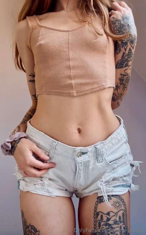 swipe to take my top off;) @marleyreese29 