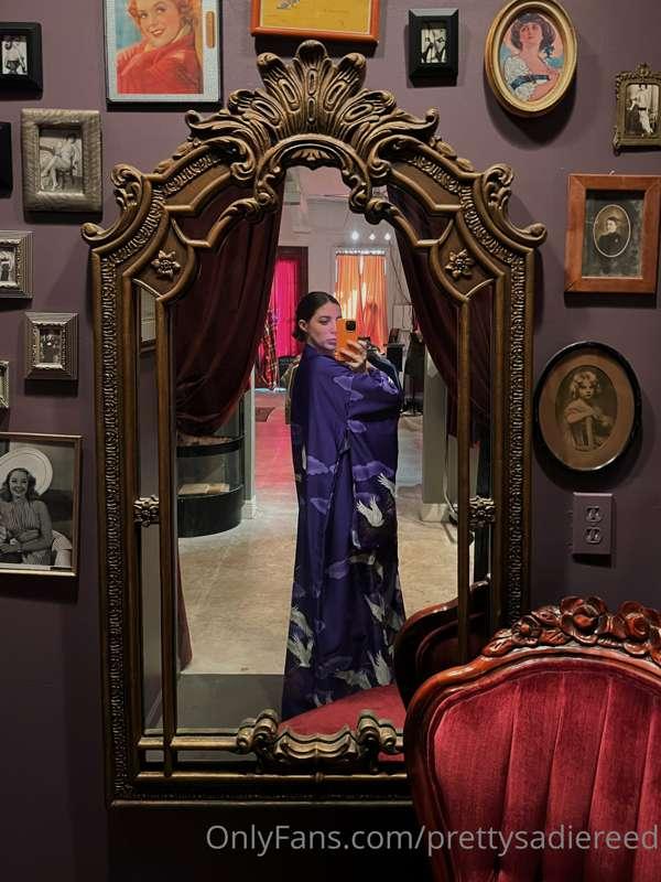 Y’all know I love a good kimono robe. This one’s from the 70..