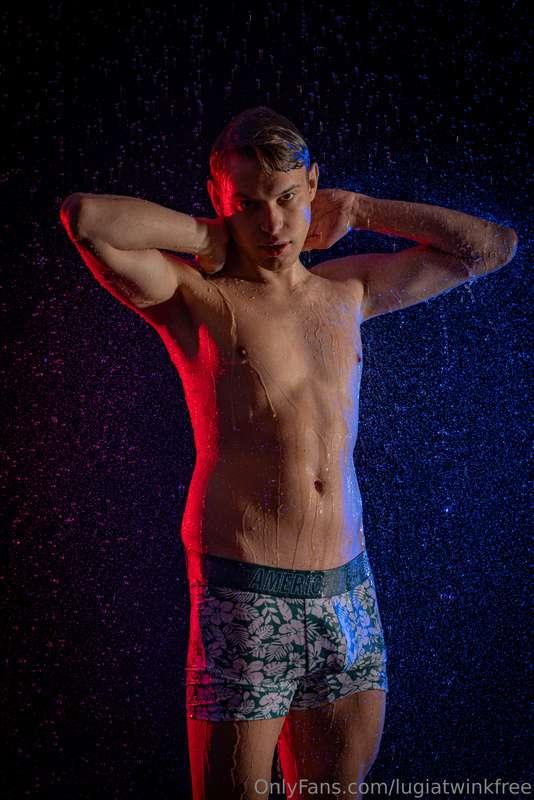 Enjoying the rain 🌧😋