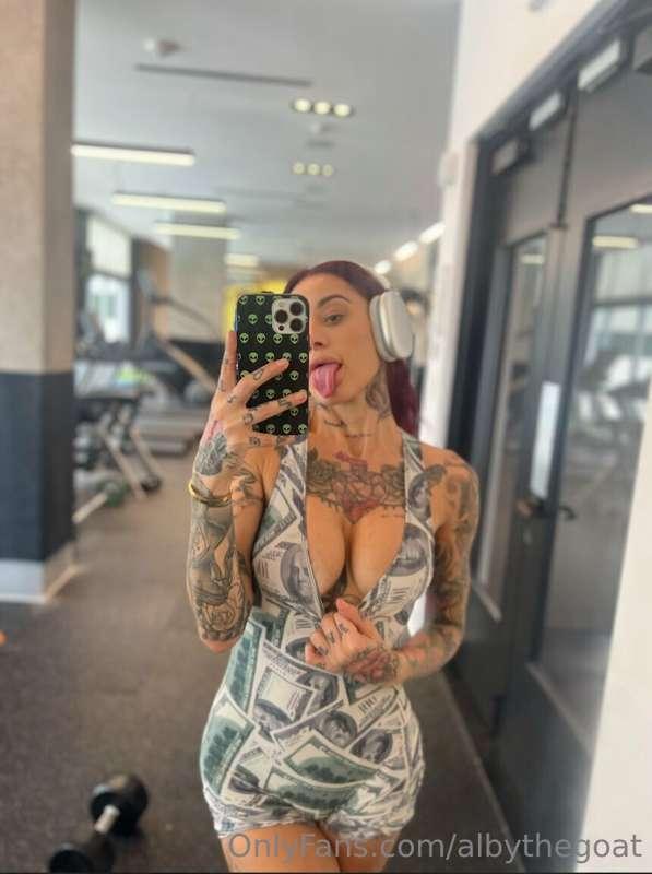 💪👅