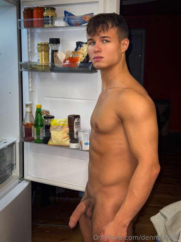 Me at 3AM looking for what you have for me in fridge 🤤🍕❤️