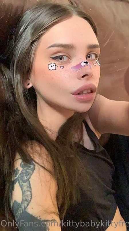 Text her 👉@karolina_mew , she's online right now 🔞
Lick me a..