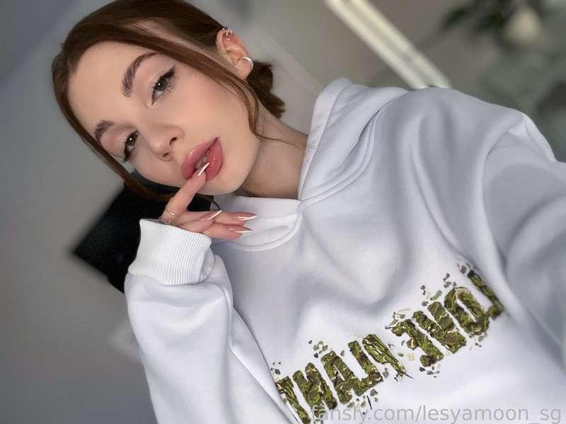 Hey hey! What are your plans for today? 🌞

My plans for the day: 
🌸 morning routine and warm-up
🌿 make lunch 
🌸 choose an outfit for a party
🌿 dance classes
🌸 my friend's birthday party

#fyp #brunette #life #blog #lifestyle #selfie #foryou #daily #diary #greeneyes