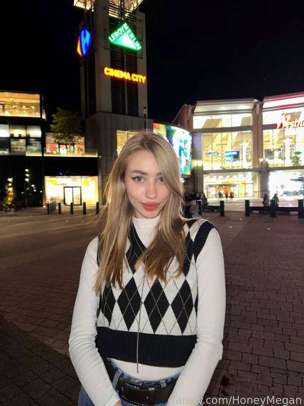 honeymegan image #0
