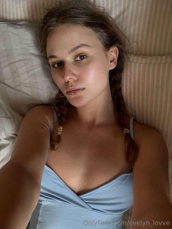 Lazy mornings, messy hair & cozy hearts💘