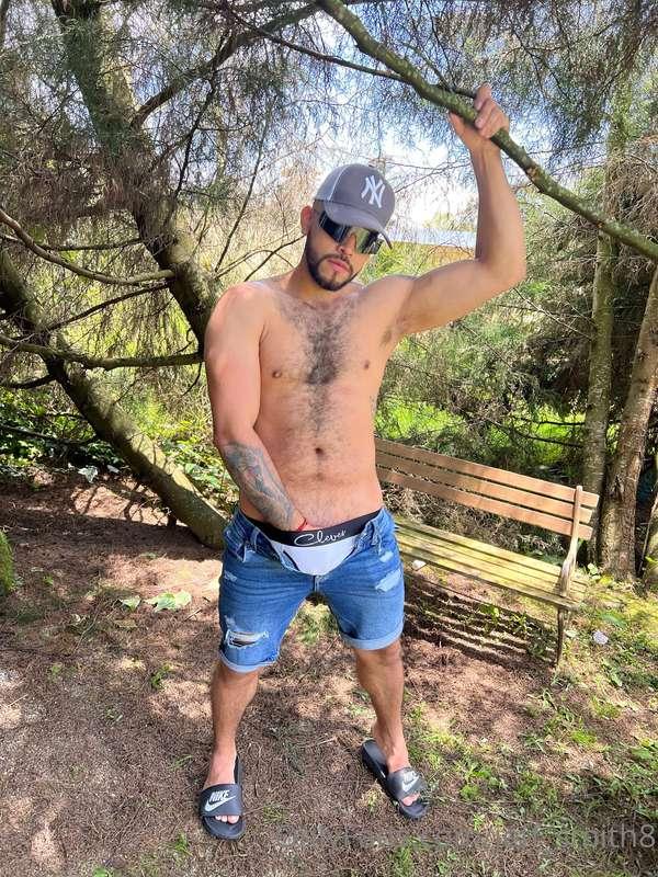 Quien me quiere agarrar la verga? 🍆