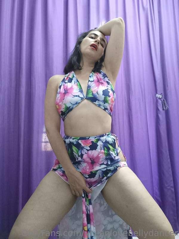 Would you like to see New costumes every week??

Go to my VI..
