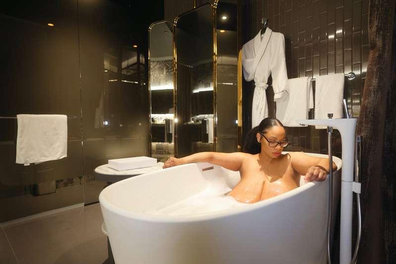 🛀🏽