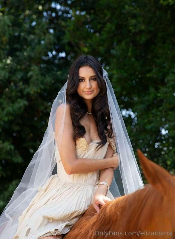 If we got married, the honeymoon would never end 👰🏻‍♀️💗