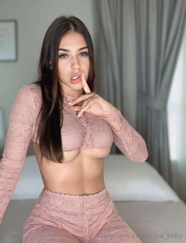 TEXT HER RIGHT NOW 👉🏻 @polly_millf  This beauty @polly_millf..