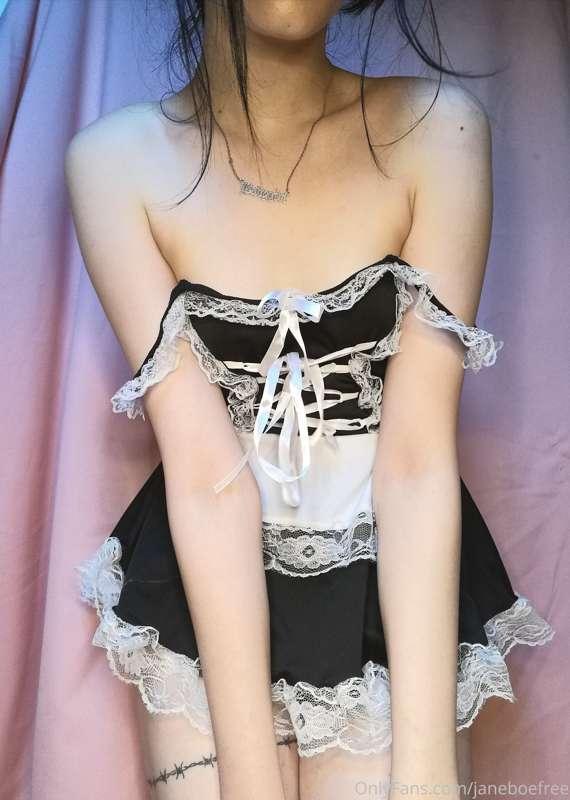 I've been a naughty maid.. Put me in my place daddy 😛💦