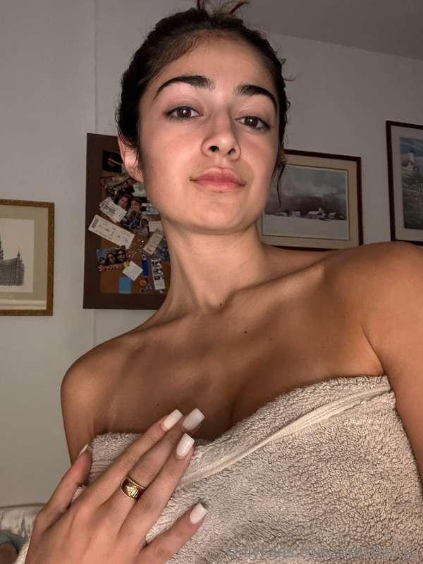 Fresh out of the shower ;) made new shower content! wanna se..