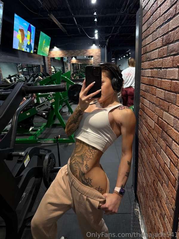 Hey babe! Ready to have some fun with me? How about a sexy c..