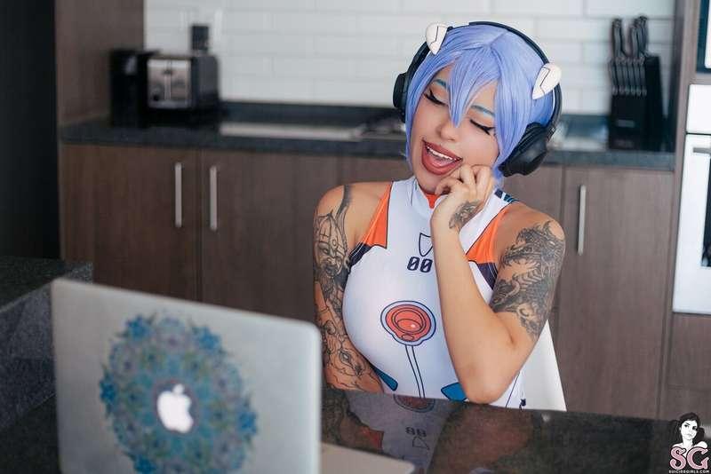 She doesn’t say much, but one look from @succubusmess as Rei..