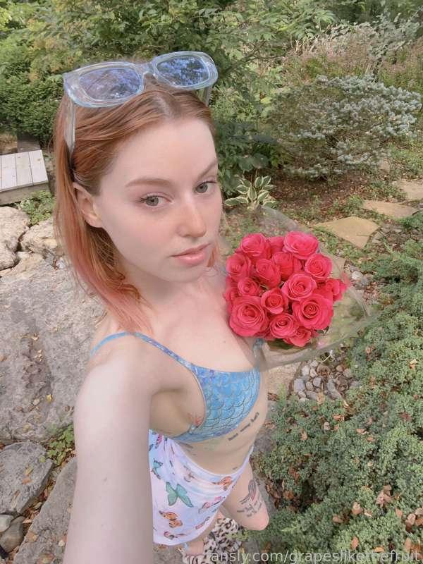 Be a good boy &amp; tip 10$ to buy me flowers 💐 #fyp #findom #findomgoddess #finsub 