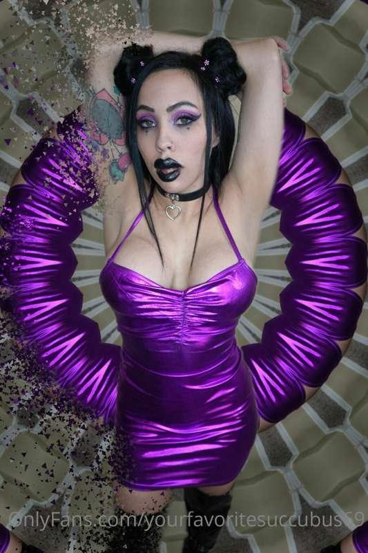 Satanic pr0stitute 😈(don’t get any ideas, just an esthetic)
..