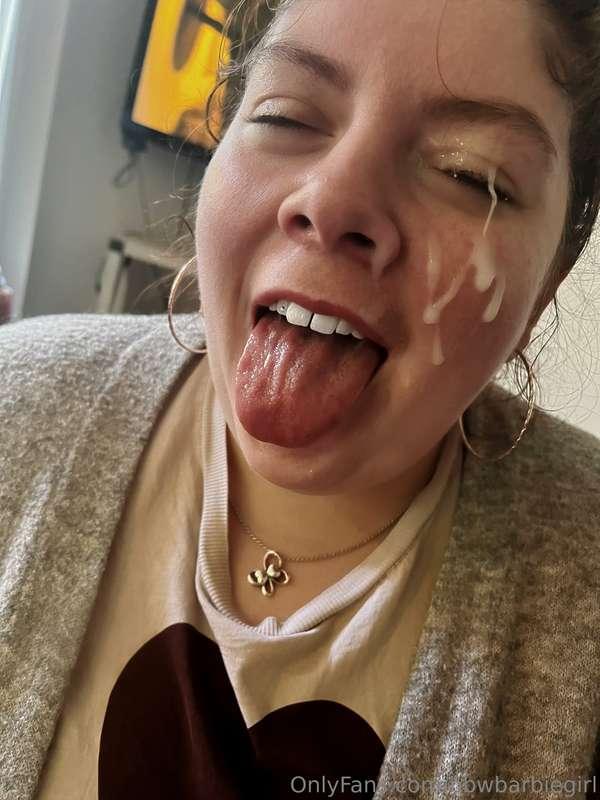 I love a mid day cock sucking session with daddy! I get to b..