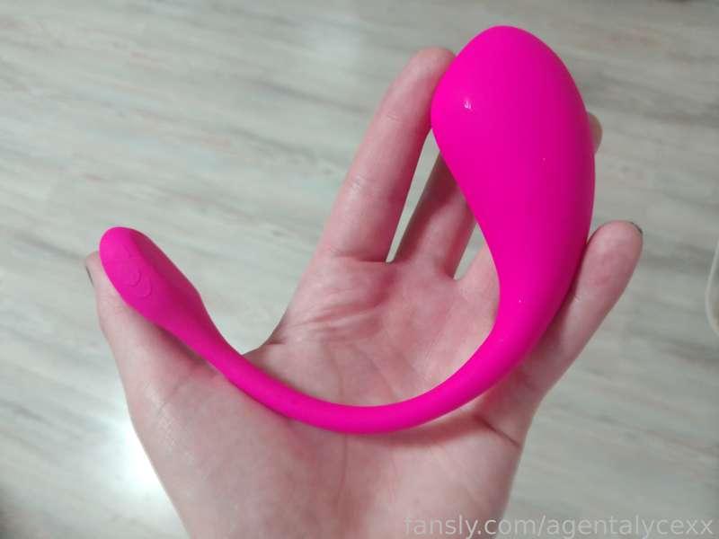 Do you remember I mentioned that tips makes me happy? 🥰 So this is the best gift I received in my life, I guess, I wanted this toy so much!!! Someone will have his chance to make me cum, while being on distance! 😏
I remember, I beg my ex years ago to use that together, but he was so not into it, what a shame. 

#fyp #lush