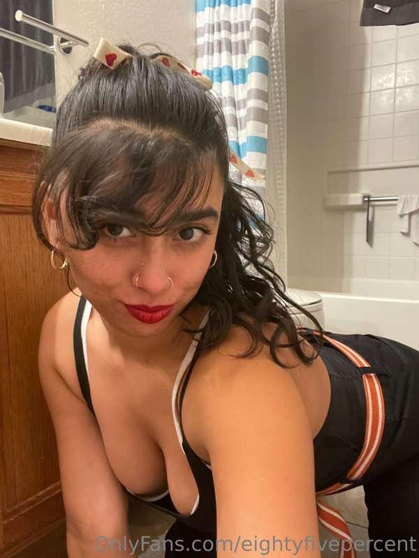 Just got home from work I wore red lipstick all day 💋 who wa..