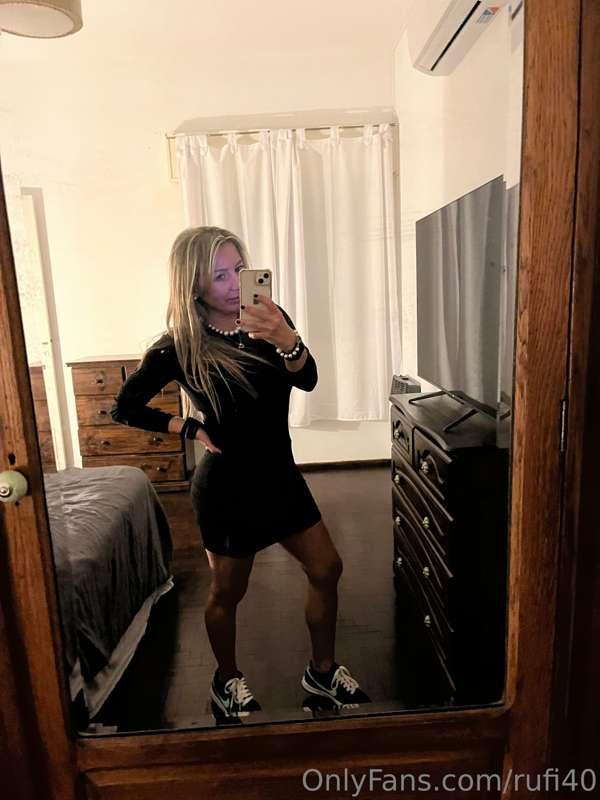 Total black! 🖤Want to see what's underneath?