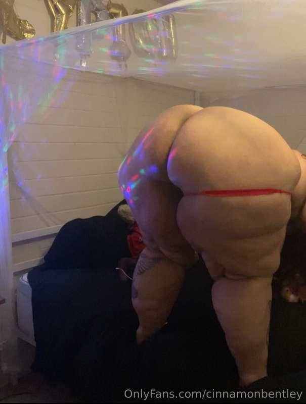 I’m horny and I’m live with my 70 inch hips thighs and ASS
