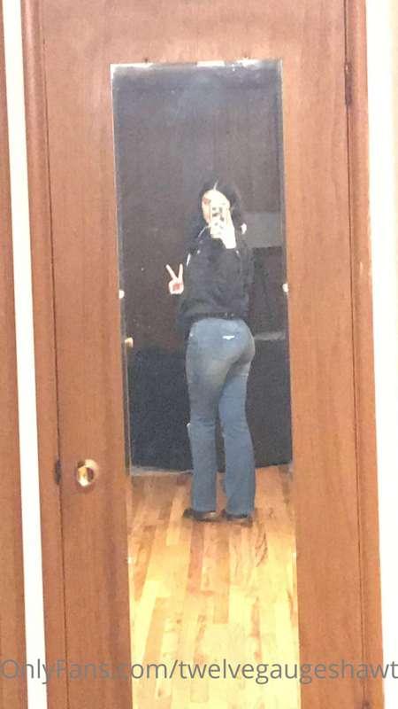 Hehe my butt look good in these jeans