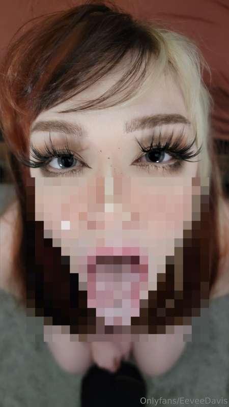 I love being a messy girl and having your spit + cum drip do..