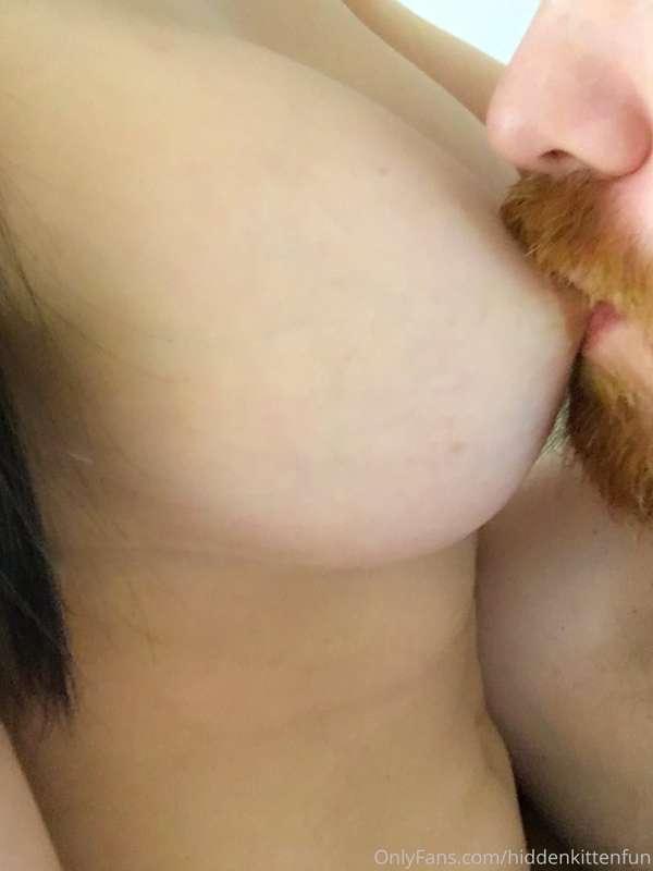 Who wants to suck on my titties for Titty Tuesday? 😈
