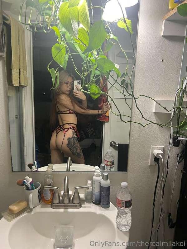 Do you want a piece of this ass? 🍑