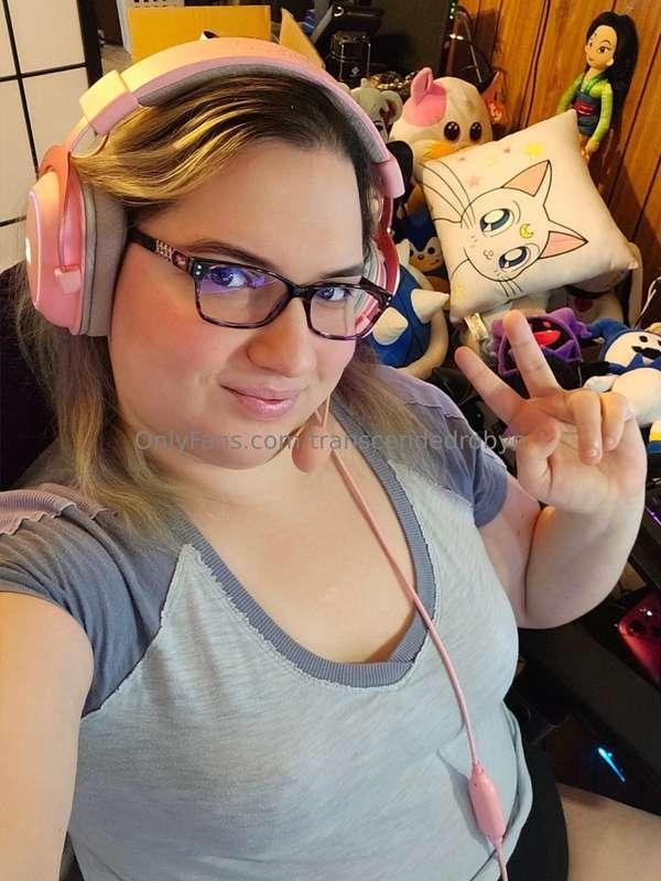 Going live on Joystick/twitch you buncha nerds! 😘