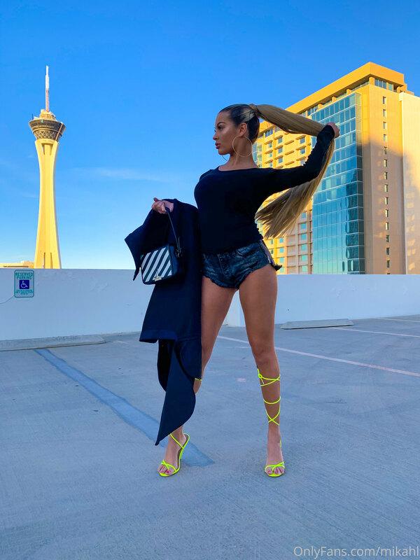 Rooftop Rockin!! ?
Hope you have an amazing Friday! ?