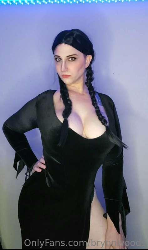 Mommy Wednesday Addams all grown up! Did you guys watch the ..