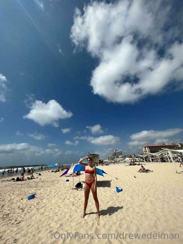 Beach baddie is back