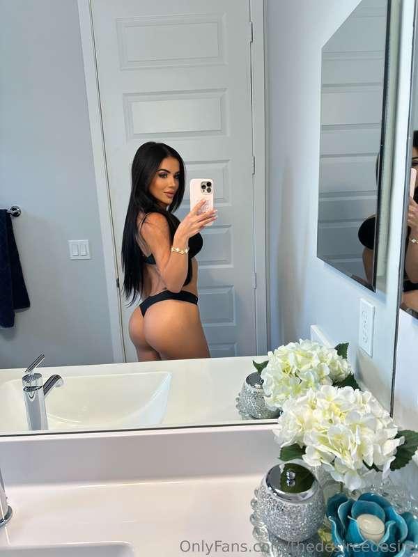 Little morning masturbation session... DM me that you're thi..