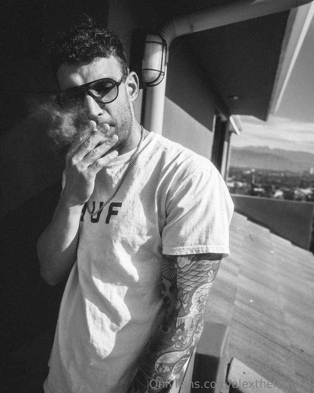 Looking classy in some black and white 😎