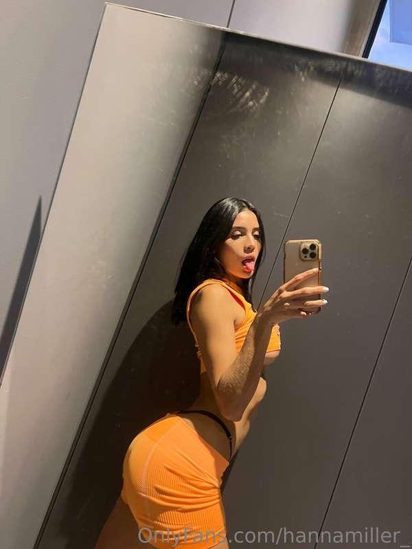 I'm hiding in the gym bathroom let´s do naughty things 🍆💦🫵🏼 ..